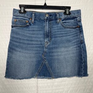 Gap Denim Women’s Mini Skirt Size 8/29 Raw Hem medium wash